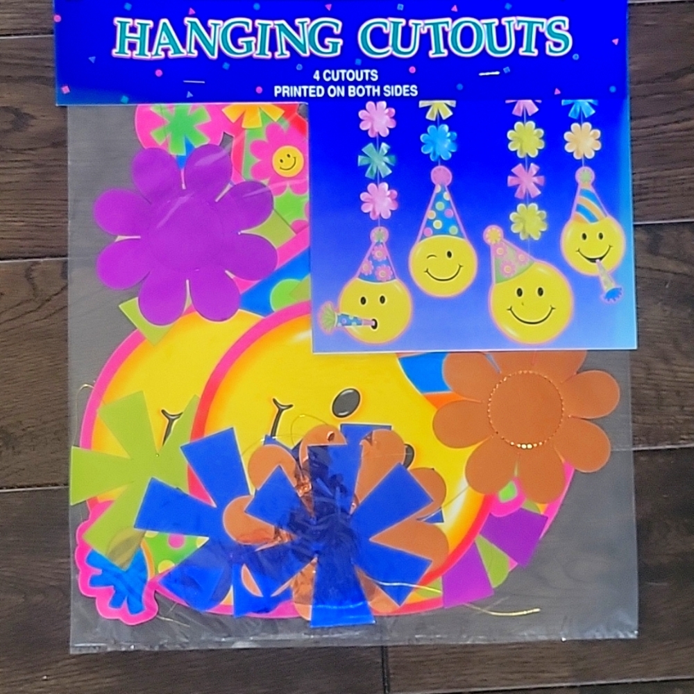 🎉2/$10🎉NEW- Birthday/Party/Celebration Happy Face Hanging Cutouts Decorations